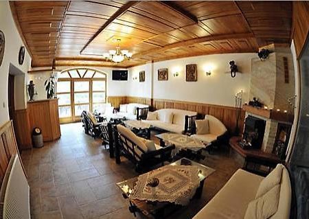Trojka Hotel Es Panzio Сольнок Екстер'єр фото