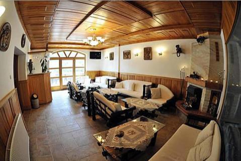 Trojka Hotel Es Panzio Сольнок Екстер'єр фото